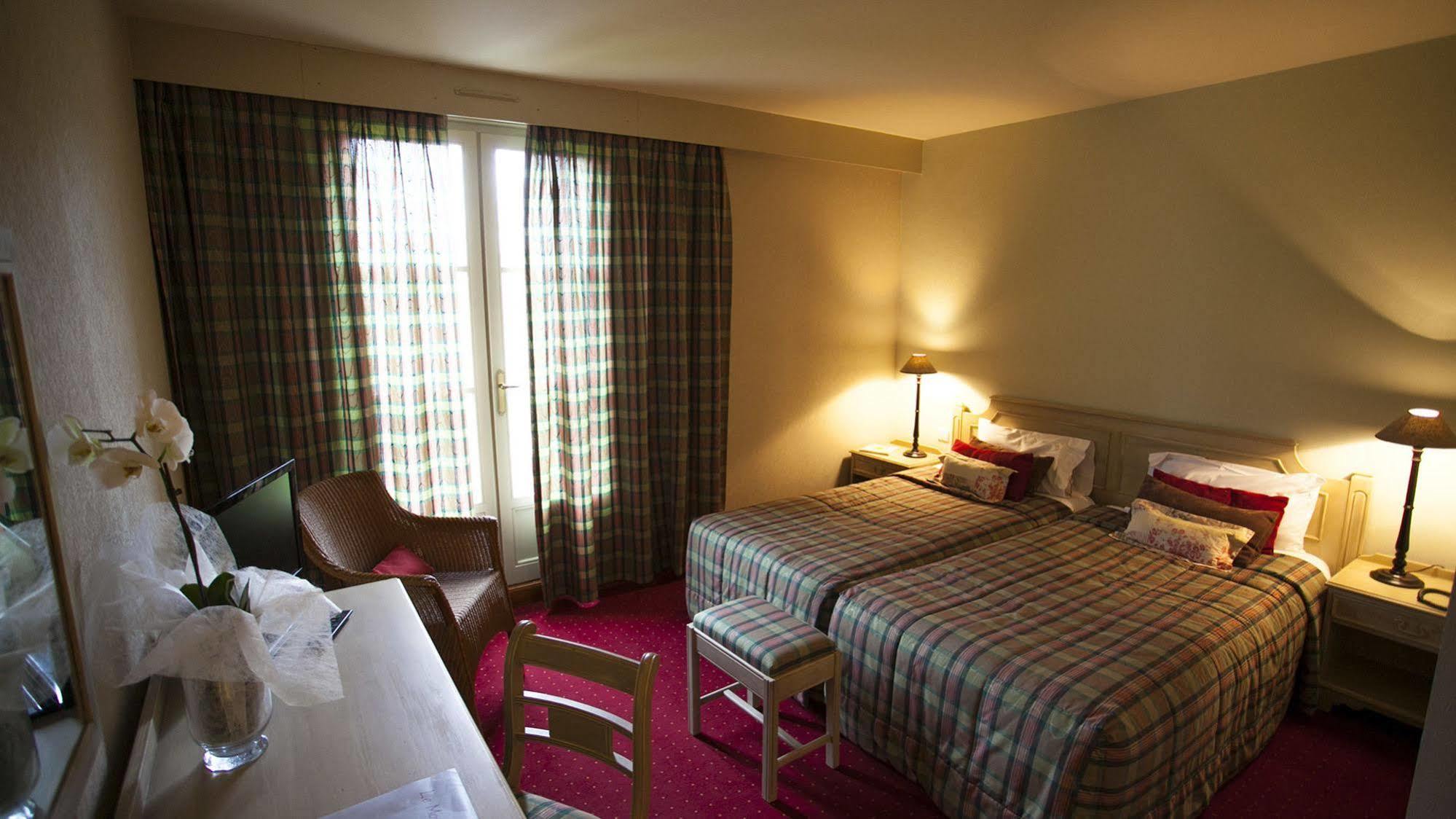 Hotel Le Domaine De Mombreux Lumbres Exterior foto